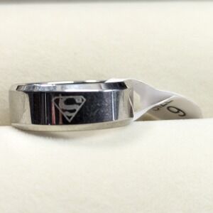 New DC Comics Superman Shield Band Ring Size 9 SilverTone Stainless Steel Logo